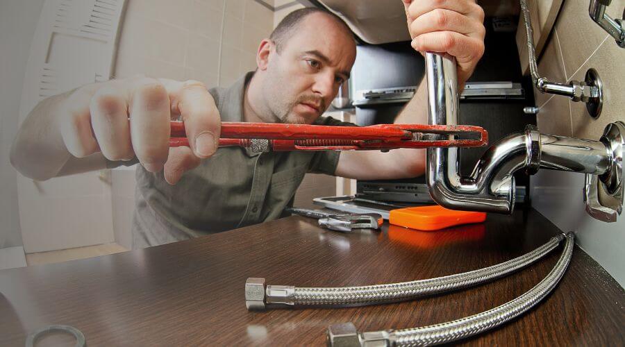 Expert burst pipe repair services in Nauvoo, IL